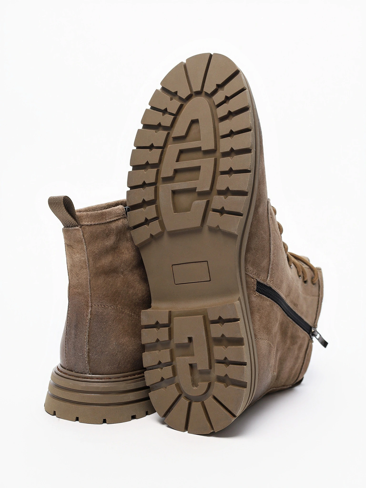 Ботинки цвета хаки на рельефной подошве